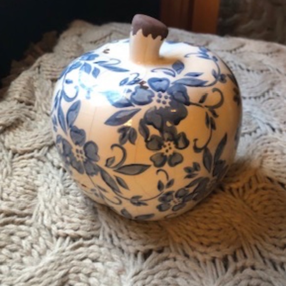 *HOST PICK* Aged Floral Apple Piece *NEW* - Picture 2 of 4